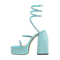 Sandales pour femmes avec strass en cristal Talons bloqués pour femmes et Aldies Prix de gros en usine Taille américaine 5 à 15