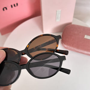 Солнцезащитные очки Miu Brand 2026: высококачественные, с маленькой оправой, класса люкс, для женщин, с премиальным дизайном, для моды и повседневной носки - Product Image 3