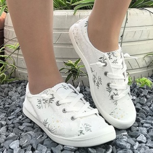 Nuove Scarpe da Donna in Tela Primavera 2026, Eleganti e Dolci, con Stampa Floreale e Fragole, Allacciate, Casual e Comode per Camminare - Product Image 1