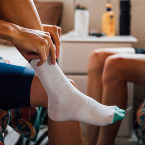 Biểu Tượng Tùy Chỉnh Chân Không Bảo Vệ Ống Chân Vớ Bóng Đá Tay Áo Trắng Scrunch Thể Thao Bóng Đá Thể Thao Nén Bê Chân Tay Áo - Product Image 6