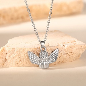 Collana in Stile Lusso Leggero Europeo e Americano, Nuovo Ciondolo Angelo Tridimensionale Carino, Collana Retrò Metallica da Donna - Product Image 4