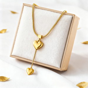 Elegante Collar Gargantilla de Cadena de Serpiente de Acero Inoxidable Bañado en Oro con Colgante de Corazón de Durazno y Borla de Corazón de Amor para Práctica Budista - Product Image 3