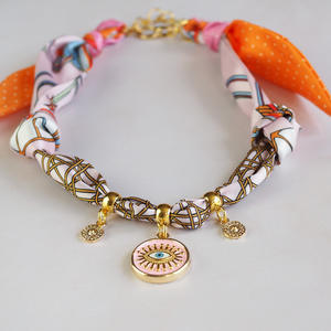 قلادة خانقة من لينسي بتصميم عتيق مطلية بالذهب عيار 18 قيراط من الفولاذ المقاوم للصدأ مع قلادة على شكل عين مطلية بالمينا وشال حريري ملون للجنسين كإكسسوار للحفلات - Product Image 6