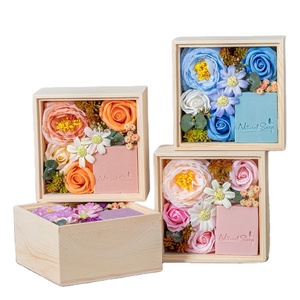 Nuove Idee Regalo all'Ingrosso per la Festa della Mamma, Regali Creativi, Fiori di Sapone Fatti a Mano, Regalo per San Valentino - Product Image 1