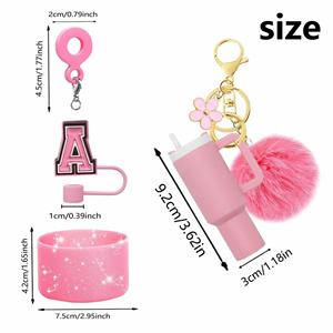 Lot de quatre porte-clés boules moelleuses en acrylique, mini-gobelets avec paille et bouchon anti-poussière, designs élégants de tasses - Product Image 6