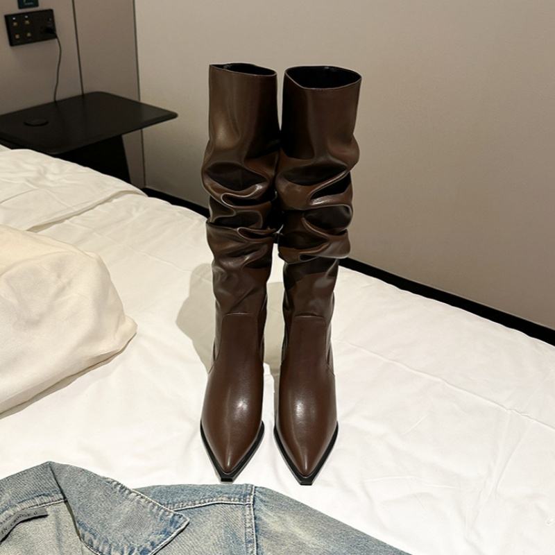 สีน้ำตาล