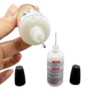 Kit de réparation de joints WBG Liquid Click Lube & Groove pour systèmes de sols à clic et sols flottants rainurés anti-grincement - Product Image 3