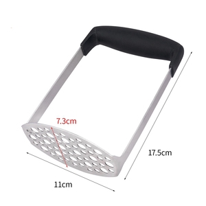 Presse à purée ergonomique en métal écologique avec poignée en silicone pour patates douces et légumes racines - Product Image 2