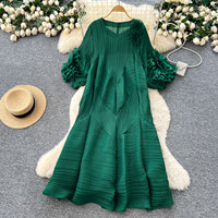 Robe décontractée pour femme WIWT, élégante, plissée, avec décor floral 3D, coupe ample en A, manches bouffantes, longueur mi-longue, pour les fêtes et le quotidien