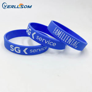 Bracelet en silicone personnalisé avec logo en relief, bracelet fin personnalisé avec logo gravé et rempli d'encre pour les mariages et les réunions <span class=keywords><strong>de</strong></span> famille - Product Image 1