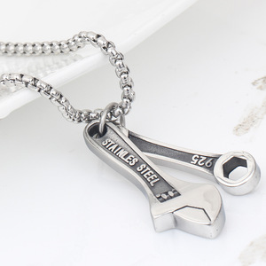 Collar con Colgante de Llave Inglesa de Acero Inoxidable, Cadena de 60 cm, Regalo para Hombre, Joyería con Diseño de Herramienta - Product Image 2