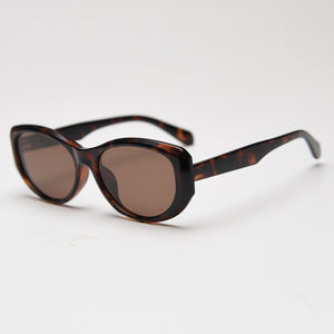 Nouvelles lunettes de soleil polarisées légères TR90 à monture intégrale confortables pour un usage unisexe à la plage - Product Image 1