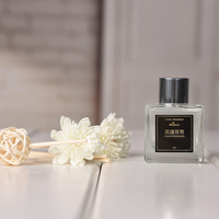 Diffuseur de parfum d'ambiance personnalisé pour maison et hôtel, huile essentielle aromatique florale, en verre, 50 ml, avec bâtonnets en rotin