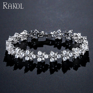 สร้อยข้อมือเทนนิสประดับเพชรซิคอน รุ่น Rakol BP2102 เครื่องประดับสำหรับผู้หญิง - Product Image 3