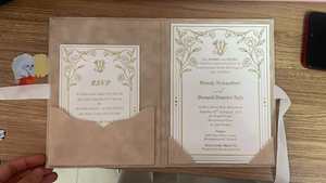 Tarjeta de invitación de matrimonio bohemio muy lujosa, sobre de bolsillo de terciopelo, invitación de boda de lámina dorada con cinta crema y perlas - Product Image 2