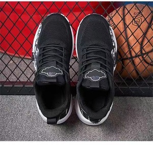 Zapatillas deportivas transpirables de estilo nuevo 2026 para hombre, con suela gruesa y superficie de malla acanalada, ideales para correr al aire libre y estilo baloncesto. - Product Image 3