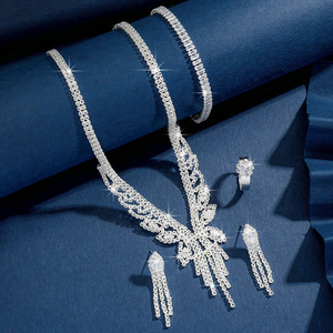 Juego de Joyería Nupcial al por Mayor - Collar y Pendientes para Combinar con Vestido de Novia - Product Image 3