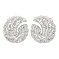 Boucles d'oreilles clous spirales 3D incurvées en laiton plaqué argent avec fausses perles blanches et pavé de zircones cubiques, bijoux de mariée élégants