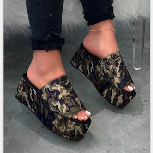 Sommer New Plus Size Damenschuhe Träger lose European American Style Camouflage Plattform Kuchen Wort Hausschuhe Großhandel - Product Image 2