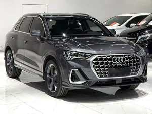 <span class=keywords><strong>Audi</strong></span> <span class=keywords><strong>Q3</strong></span> Usata del 2022, SUV 5 Porte 5 Posti, Euro VI, Benzina Turbo, Cambio Automatico, Interni in Pelle, Guida a Sinistra, Touch Screen, LED, Tetto Panoramico - Product Image 4