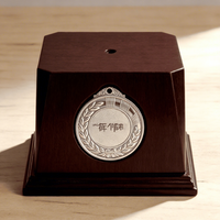 Base de trophée en bois de Pavia personnalisable et durable, peinte, gravée, impression typographique, style MASCOTTE, diverses couleurs, événements sportifs