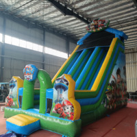 Château gonflable commercial en PVC 4*8*7m avec double piste de saut pour enfants, idéal pour les jeux en plein air, en promotion