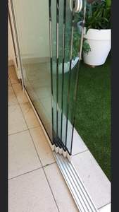 Fenêtres et portes en verre trempé double <span class=keywords><strong>sur</strong></span> mesure, <span class=keywords><strong>porte</strong></span> <span class=keywords><strong>coulissante</strong></span> en aluminium pour véranda avec <span class=keywords><strong>rail</strong></span> pour usage intérieur en vente - Product Image 2