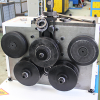 Cintreuse d'angle pour tuyaux de CVC, à rouleaux de formage trempés, pour des arcs lisses sans torsion ni déformation