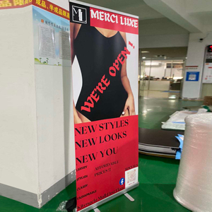 Exhibidores Publicitarios Impermeables, Banners Enrollables Digitales Premium, Banners Verticales - Product Image 3
