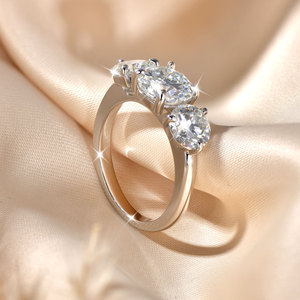 <span class=keywords><strong>Anillo</strong></span> <span class=keywords><strong>de</strong></span> compromiso unisex <span class=keywords><strong>de</strong></span> <span class=keywords><strong>oro</strong></span> laminado con moissanita D VVS1, engaste <span class=keywords><strong>de</strong></span> garra, tres piedras redondas, regalo <span class=keywords><strong>de</strong></span> aniversario para hombres y mujeres - Product Image 3