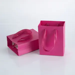 Grosir tas kemasan mewah butik tas kertas belanja mawar baju ritel tas hadiah toko baju dengan pita untuk perhiasan