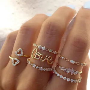 Elegante LOVE Letter Ring Set para Mulheres Criativo Geométrico Oco Amor Coração Brilhante Rhinestone Anéis Jóias