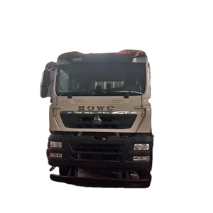 Camión de Caja Cerrada Haowo de Uso Pesado para el Transporte de Materiales Peligrosos con Cuatro Ejes Delanteros y Ocho Ejes Traseros - Product Image 1