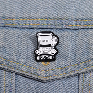 นี่คือหมุดเคลือบกาแฟเข็มกลัดแก้วกาแฟทำจากน้ำและเอสเปรสโซที่กำหนดเองเป็นของขวัญสำหรับเพื่อนขายส่ง - Product Image 1