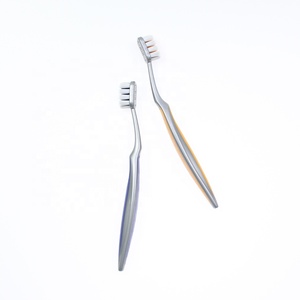 Cepillo de Dientes Manual para Adultos con Diseño de Orificios Grandes, Mango Ergonómico y <span class=keywords><strong>Cuello</strong></span> Curvo para un Uso Fácil - Product Image 4