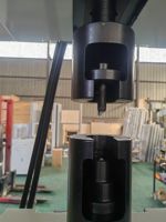 Testeur de traction hydraulique servo à quatre colonnes de 60 tonnes, précision 1%, pour compression et flexion de boulons, barres d'acier et plaques métalliques haute résistance