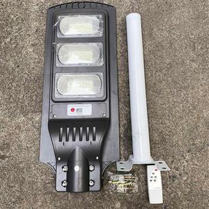 Farola Solar Integrada con Carcasa de ABS, 200W de Alta Potencia, Control Remoto, para Exteriores - Product Image 6