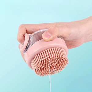 Spazzola 2-in-1 per il bagno degli animali domestici con dispenser di shampoo, massaggiatore e pettine in morbido silicone per la pulizia profonda di cani e gatti, strumento per la toelettatura e la spa. - Product Image 1