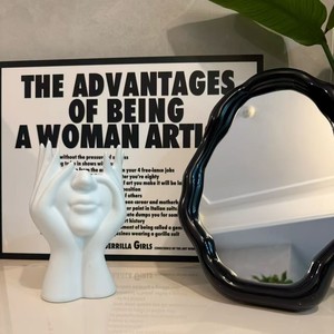 Creative Face-Shaped Vase White And Black PP Material For Living Room Home Decoration - Product Image 3