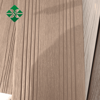 Planche de terrasse en composite bois-plastique moderne, imperméable, résistante à la décoloration, grain de bois lisse, revêtement de sol extérieur pour jardin