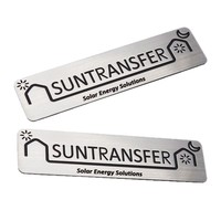Plaques signalétiques métalliques durables : Plaques logo en acier inoxydable brossé et laiton, sérigraphie et gravure pour l'image de marque et l'extérieur