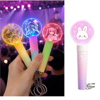Mini ventilateur lumineux à 15 couleurs, motif personnalisé, porte-clés pour tournées musicales, souvenirs et articles promotionnels d'événements – Vente directe usine
