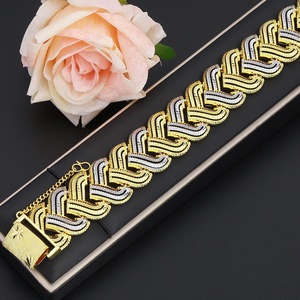 Bracelet tendance en laiton plaqué or 24 carats de Jxx Fashion Jewelry pour femmes, bracelets ou joncs à breloques géométriques - Product Image 4