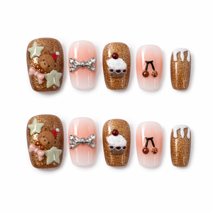 Uñas Postizas de Navidad con Diseño de Oso, Degradado Marrón y Rosa con Brillantina, Cortas, Forma Ataúd, Pre-Diseñadas, 10 Piezas - Product Image 1