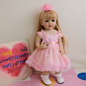 Poupée reborn réaliste de 22 pouces en caoutchouc intégral, vêtements roses, mignonne, vente en gros, avec de longs cheveux dorés - Product Image 3