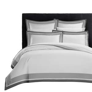 Parure de lit de luxe en coton blanc 300 fils/cm² brodé avec bordure grise – Literie hôtelière haut de gamme pour l'hôtellerie, vente en gros et export - Product Image 1