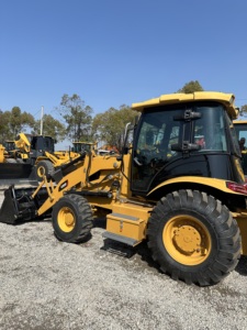 รถตักล้อยางมือสอง Cat 420F สำหรับงานก่อสร้าง พลังงาน และเหมืองแร่ - รับน้ำหนักได้ 6 ตัน ชิ้นส่วนหลัก ได้แก่ เครื่องยนต์ มอเตอร์ เกียร์บ็อกซ์ และปั๊ม - Product Image 6