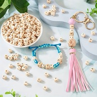 Cuentas cuadradas de madera de arce de 10 mm con 26 letras inglesas, accesorios para la educación temprana de niños, llaveros, cadenas para teléfono y bloques de construcción DIY