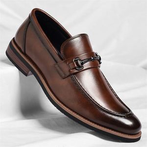 Chaussures habillées Oxford pour hommes de style européen, en cuir de Wenzhou, à enfiler, à bout pointu, grande taille, motif uni, chaussures d'affaires d'automne - Product Image 1