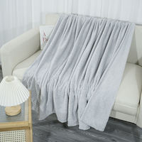 Couverture en flanelle Orvetex personnalisée, tricotée, chaude et douce, 100 % polyester, avec coutures jacquard, motifs dessin animé/floral/unis, quatre motifs
